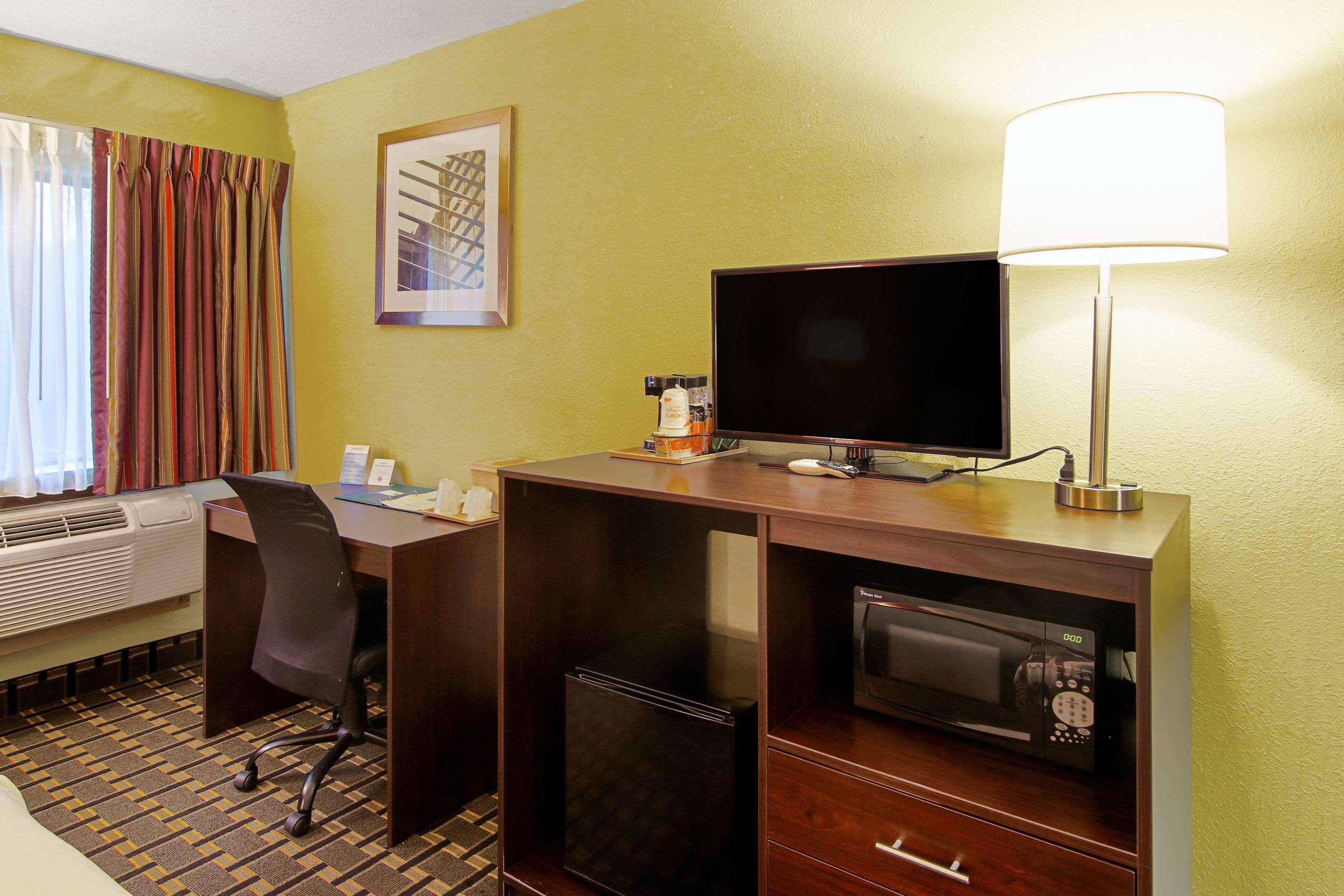 Quality Inn Plainfield I-395 Exterior photo
